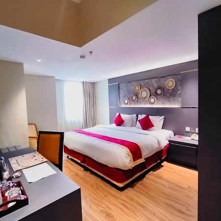 Hermes Palace Hotel Medan Extérieur photo