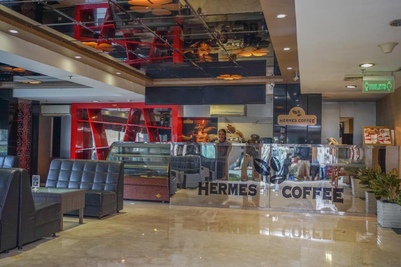 Hermes Palace Hotel Medan Extérieur photo
