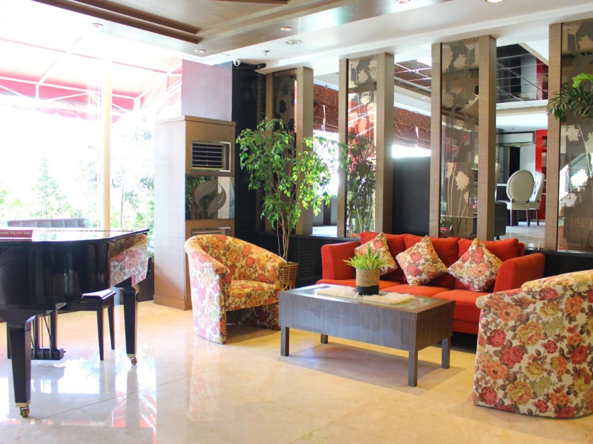 Hermes Palace Hotel Medan Extérieur photo