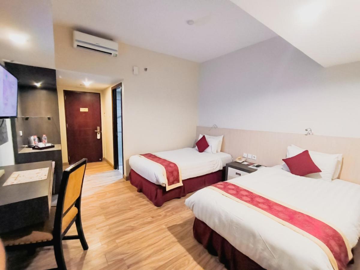 Hermes Palace Hotel Medan Extérieur photo