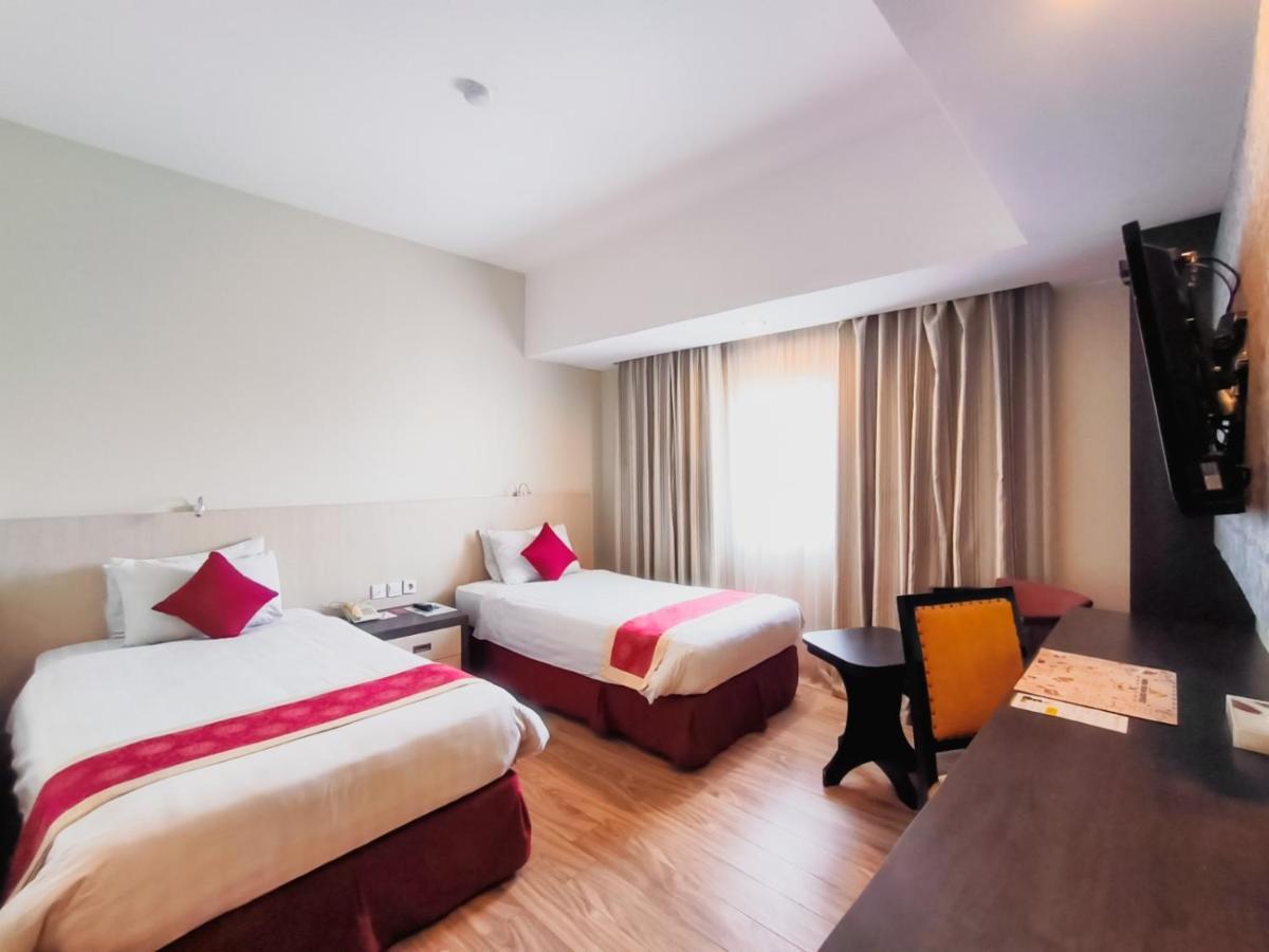 Hermes Palace Hotel Medan Extérieur photo