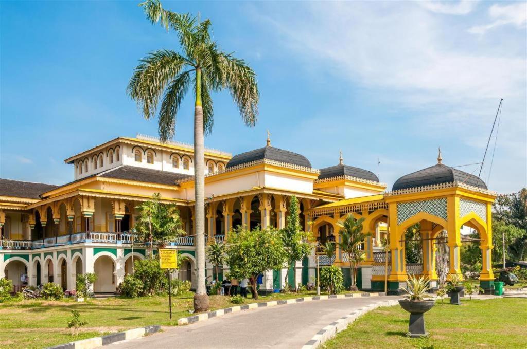 Hermes Palace Hotel Medan Extérieur photo