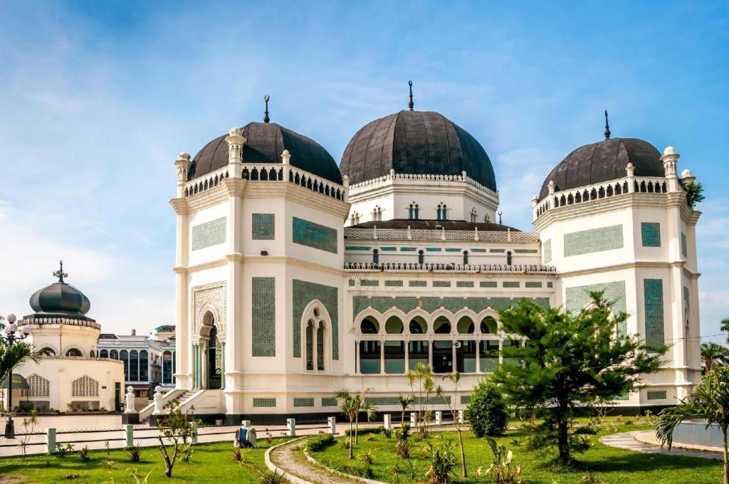 Hermes Palace Hotel Medan Extérieur photo