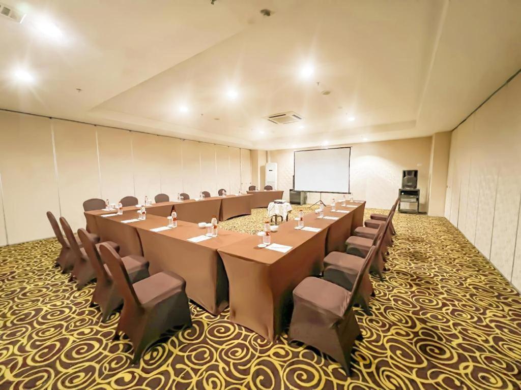 Hermes Palace Hotel Medan Extérieur photo