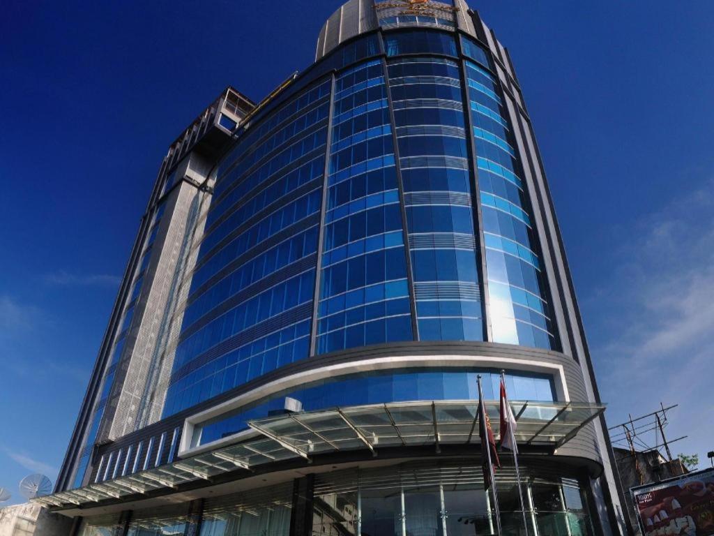 Hermes Palace Hotel Medan Extérieur photo