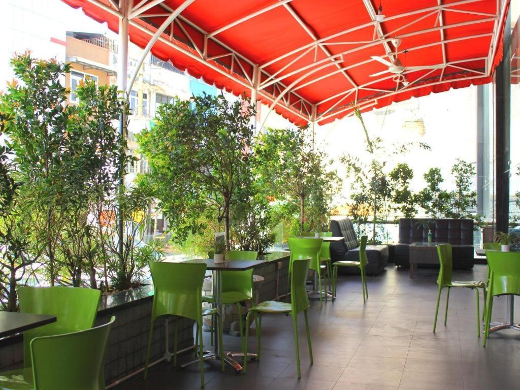 Hermes Palace Hotel Medan Extérieur photo