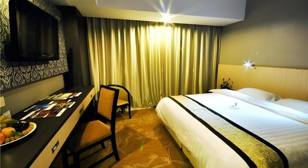 Hermes Palace Hotel Medan Extérieur photo
