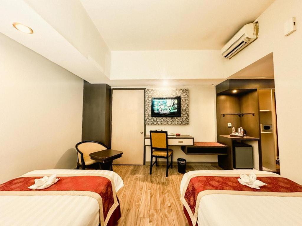 Hermes Palace Hotel Medan Extérieur photo