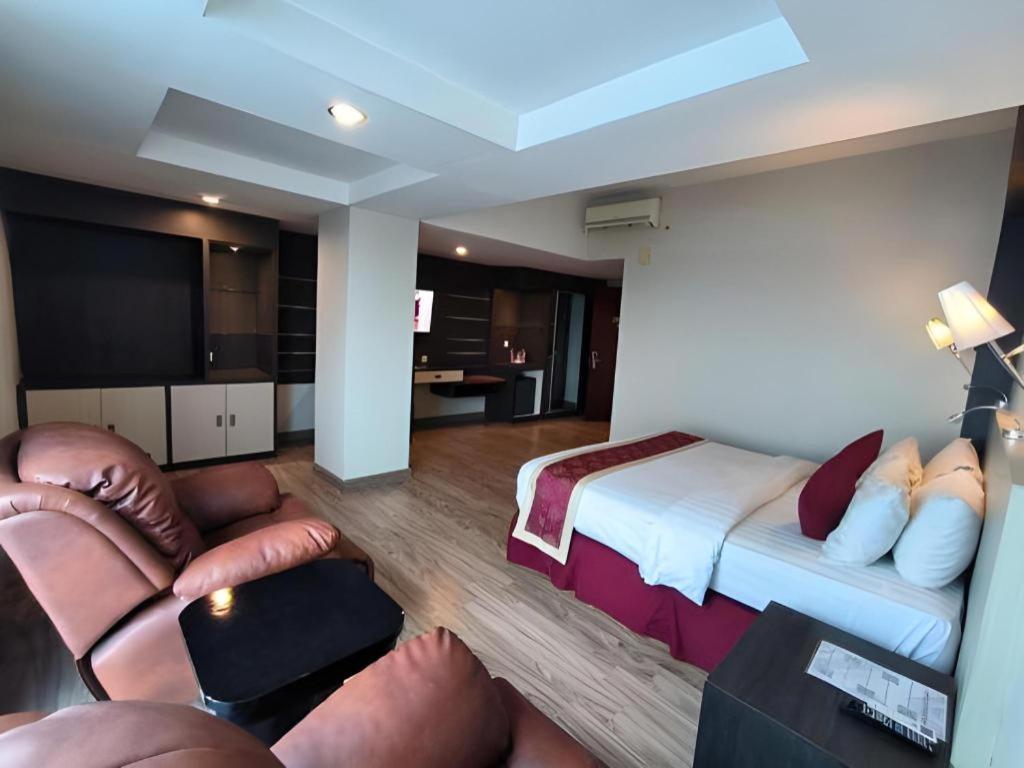 Hermes Palace Hotel Medan Extérieur photo