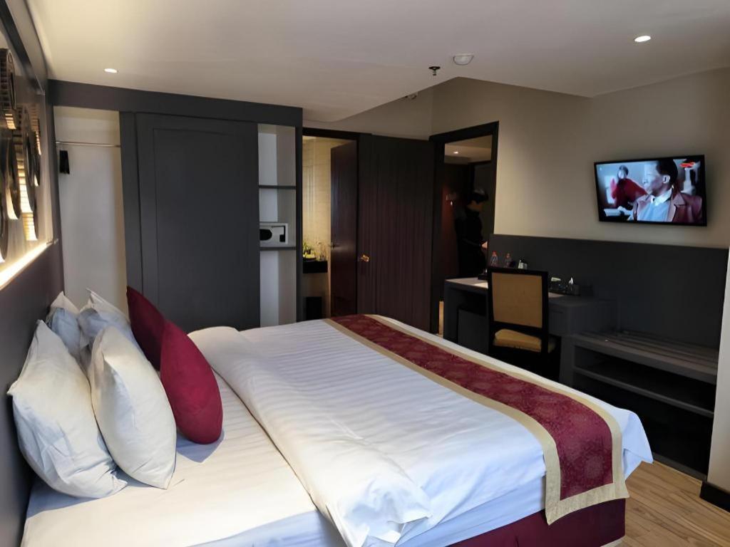 Hermes Palace Hotel Medan Extérieur photo