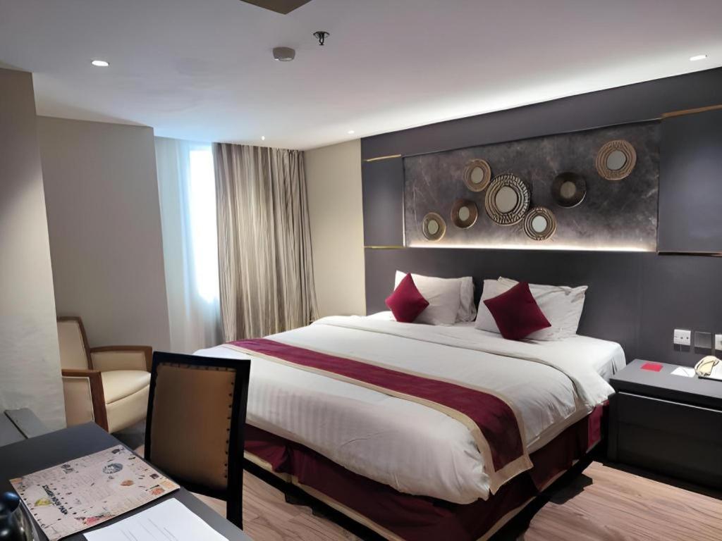 Hermes Palace Hotel Medan Extérieur photo