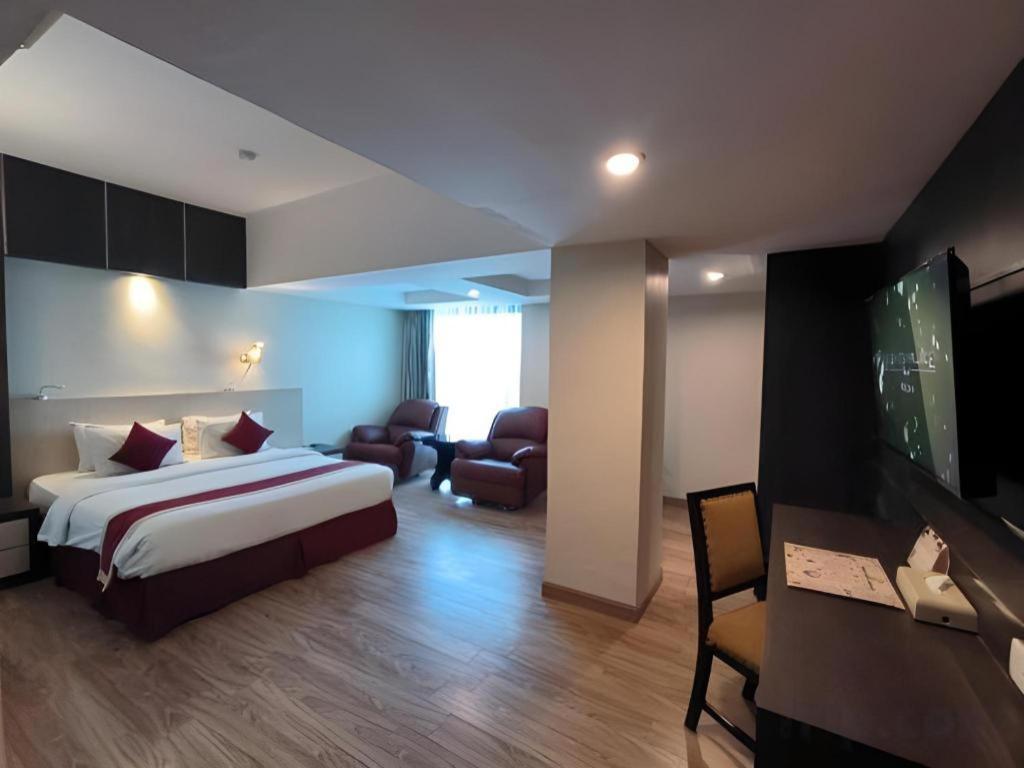 Hermes Palace Hotel Medan Extérieur photo