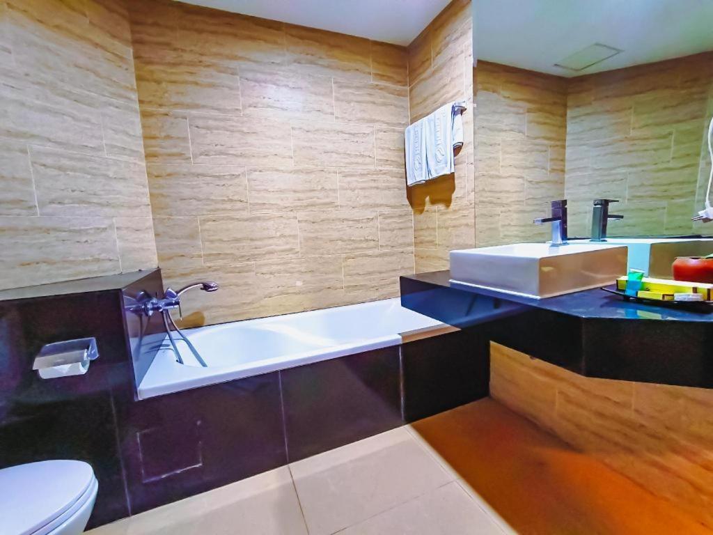 Hermes Palace Hotel Medan Extérieur photo